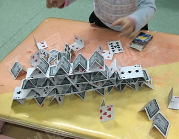 幼儿园建构区扑克牌搭建各种图片