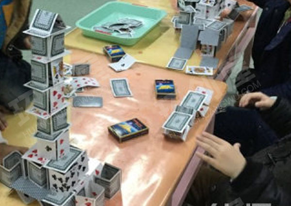 幼儿园建构区扑克牌搭建各种图片