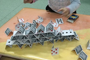幼儿园建构区扑克牌搭建各种图片7张