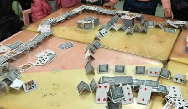幼儿园建构区扑克牌搭建各种图片