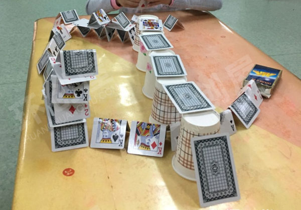 幼儿园建构区扑克牌搭建各种图片