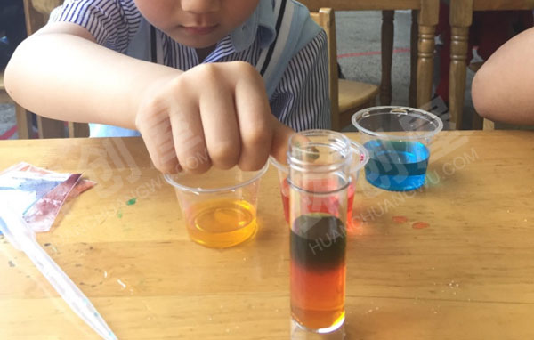 幼儿园科学实验颜色大比拼图片