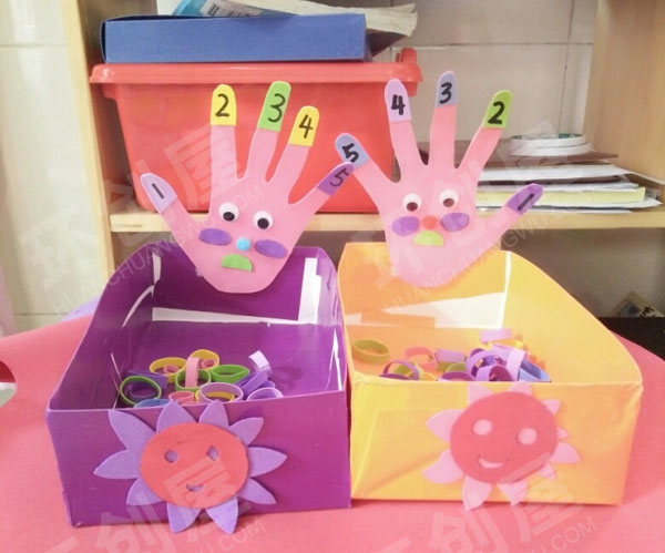 幼儿园益智区小手认数图片