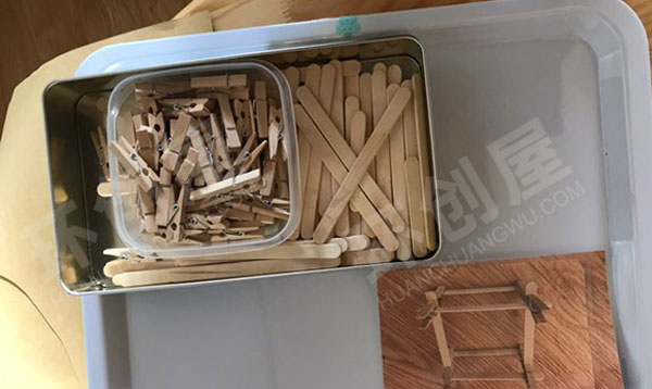 幼儿园益智区废物利用鸡蛋托雪糕棒图片
