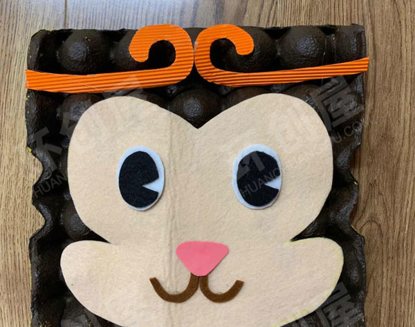幼儿园十二生肖百变蛋托墙面布置图片