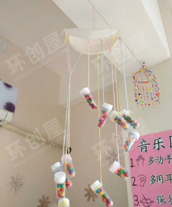 幼儿园废物利用制作教室风铃吊挂饰图片