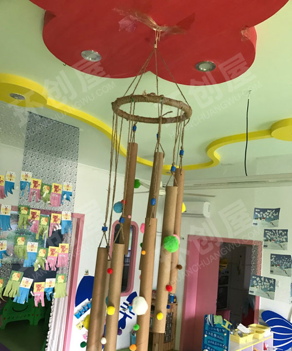 幼儿园走廊卷纸芯制作风铃吊挂饰图片