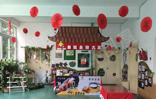 幼儿园走廊大型活动美食嘉年华图片