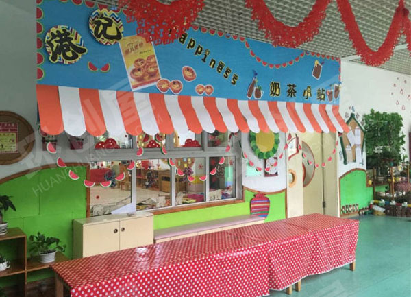 幼儿园走廊大型活动美食嘉年华图片