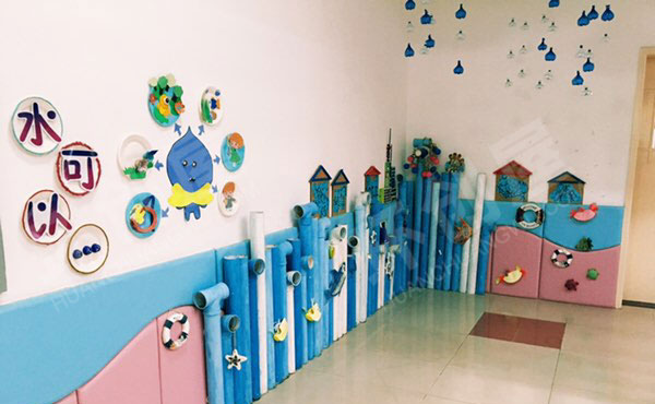 幼儿园走廊墙面废物利用卡通作品水图片