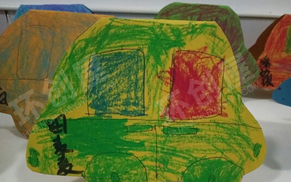 幼儿园不同材料做的小汽车作品展示图片