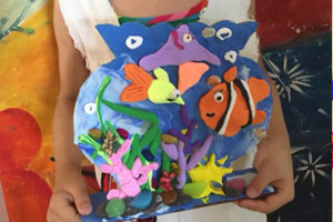 幼儿园作品展示粘土海底世界大鱼缸图片4张
