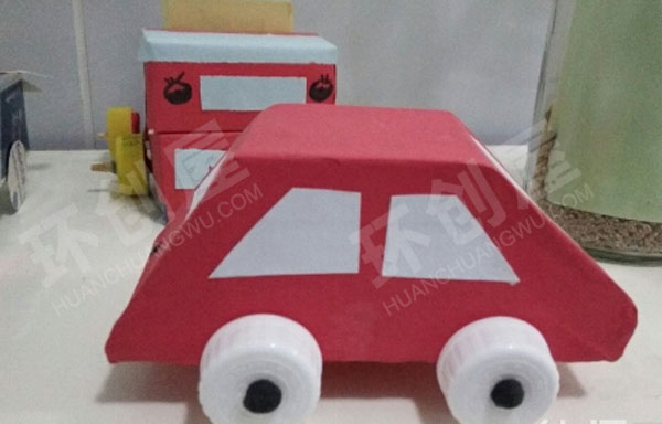 幼儿园不同材料做的小汽车作品展示图片