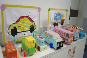 幼儿园不同材料做的小汽车作品展示图片9张