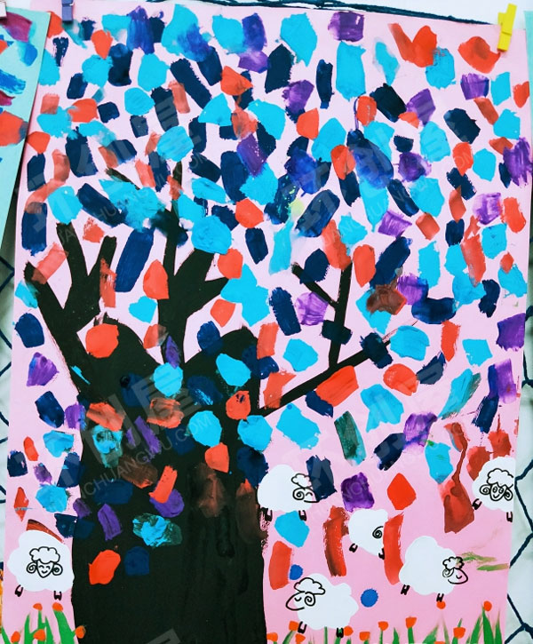 幼儿园美丽的大树水粉作品展示图片