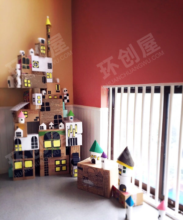 幼儿园废物利用纸箱搭建多彩的小区图片