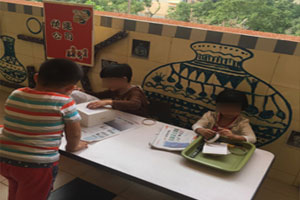 幼儿园角色游戏环创快递公司图片2张