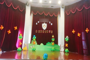 幼儿园表演区自主搭建小舞台背景图片