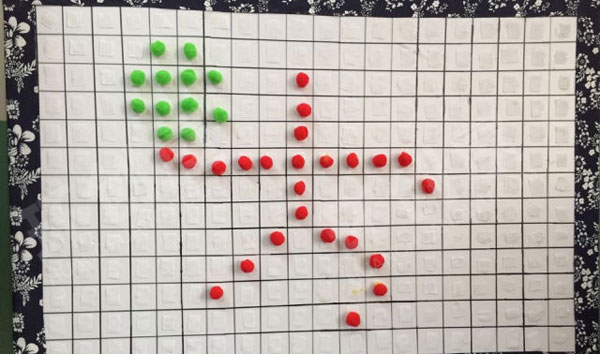 幼儿园益智区棋子的一物多玩图片
