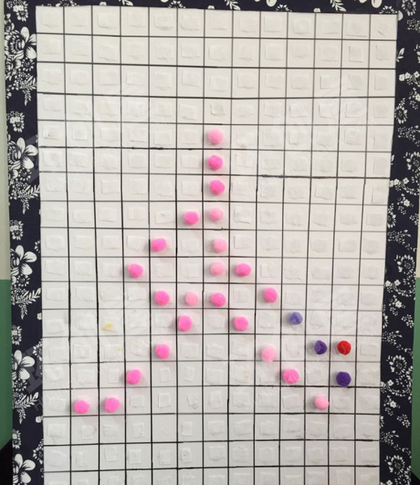 幼儿园益智区棋子的一物多玩图片