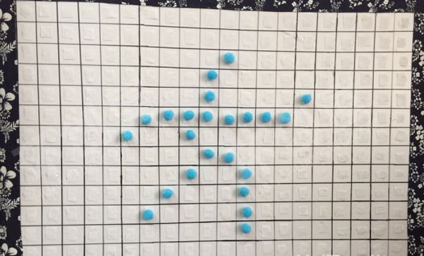 幼儿园益智区棋子的一物多玩图片