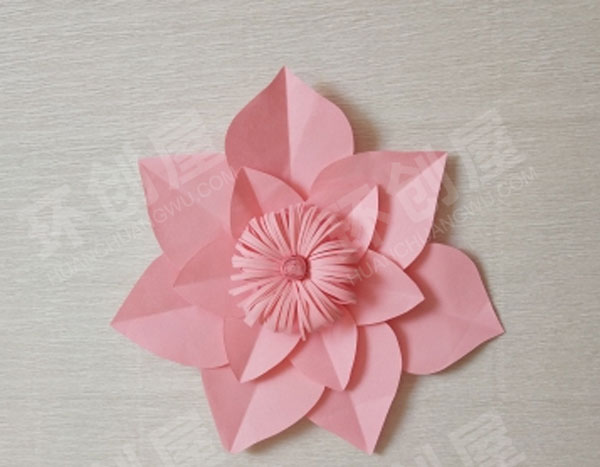 幼儿园手工卡纸花墙面布置图片