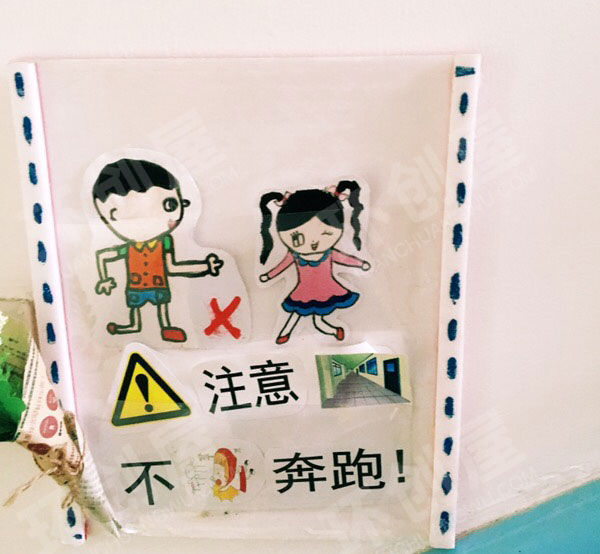幼儿园楼梯空间布置图片