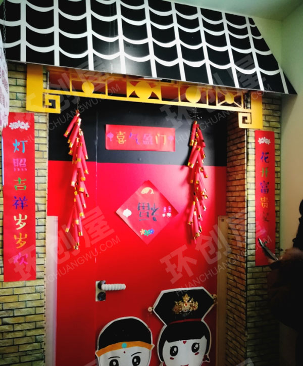 幼儿园中国风新年大红装饰大门图片