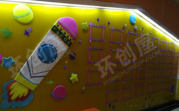 幼儿园太空迷航作品展示墙面图片