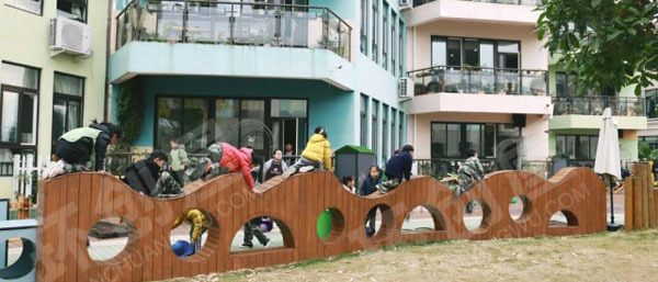 幼儿园户外大型木制活动场所图片