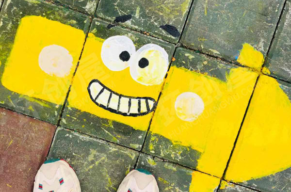 幼儿园户外操场入园可爱搞怪小地标图片