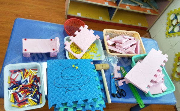 幼儿园建构区泡沫垫搭建图片