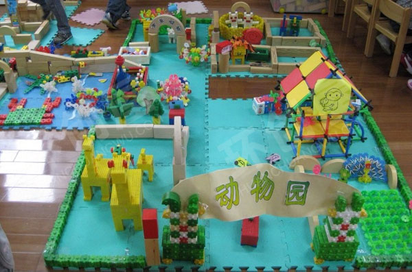 幼儿园建构区大型动物园搭建图片
