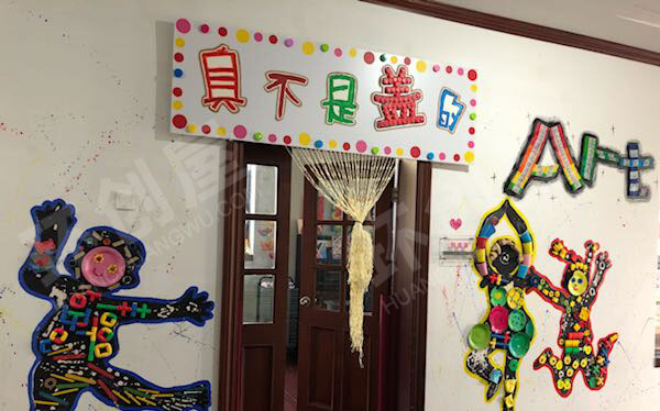 幼儿园建构区奇思妙想的瓶盖搭建图片
