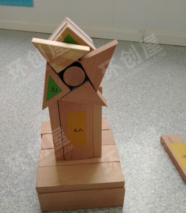 幼儿园建构区原木积木风车图片