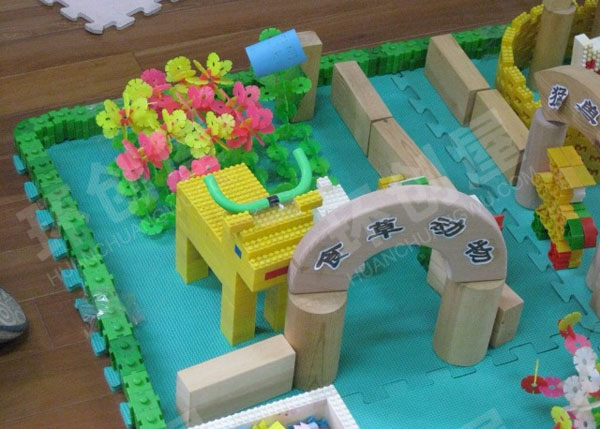 幼儿园建构区大型动物园搭建图片