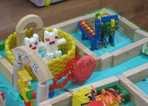 幼儿园建构区大型动物园搭建图片