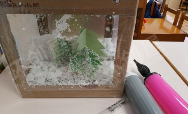 幼儿园科学区箱子里的雪花图片