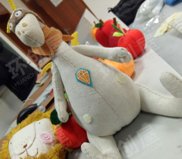 幼儿园表演区废旧材料布偶娃娃制作图片