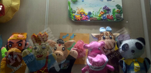 幼儿园表演区废旧材料布偶娃娃制作图片