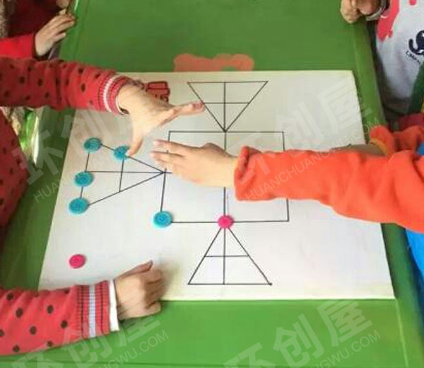 幼儿园益智区棋逢对手图片