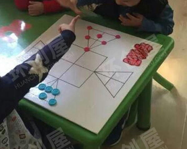 幼儿园益智区棋逢对手图片
