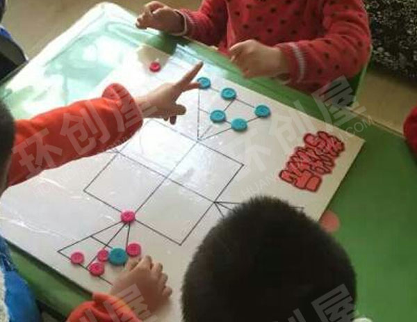 幼儿园益智区棋逢对手图片