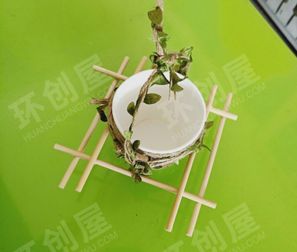 幼儿园麻绳纸杯木筷编织吊饰图片