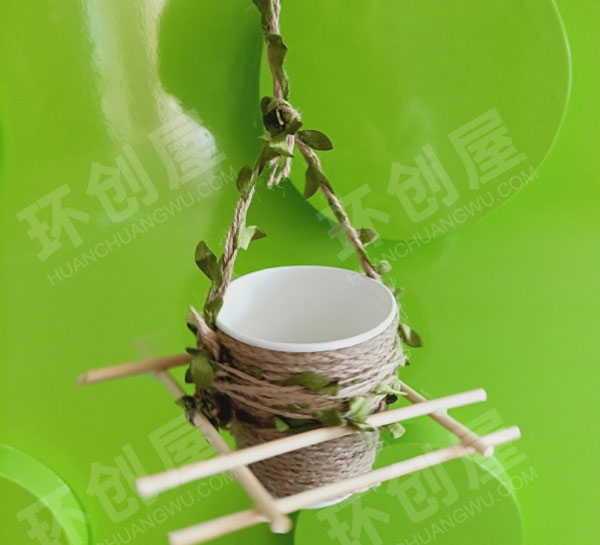 幼儿园麻绳纸杯木筷编织吊饰图片