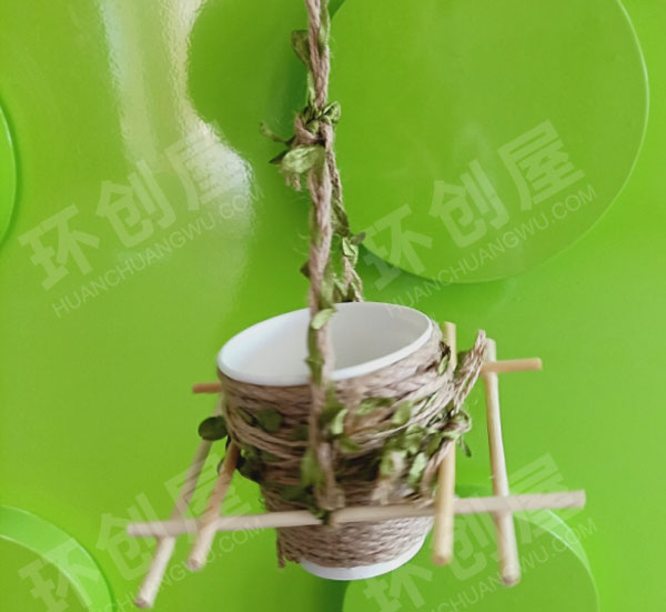 幼儿园麻绳纸杯木筷编织吊饰图片