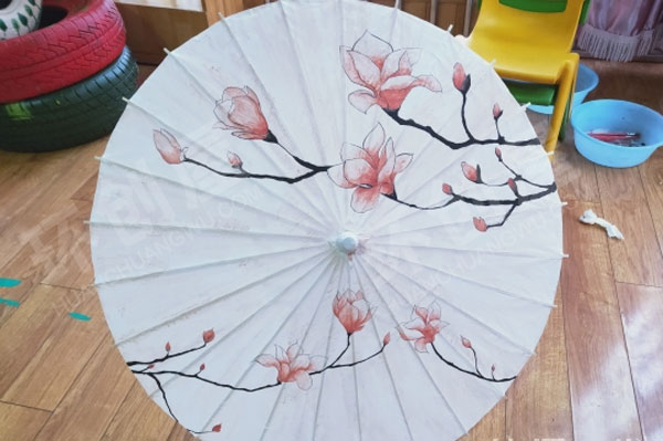 幼儿园绘画油纸伞挂饰图片