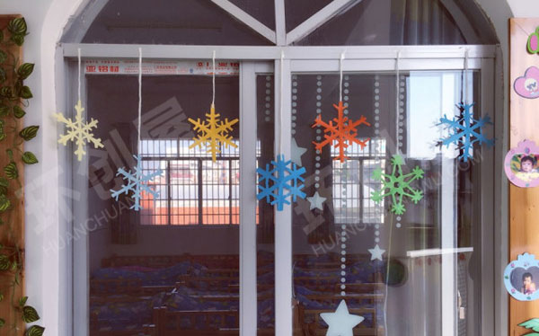 幼儿园冬天玻璃门窗手工小雪花图片