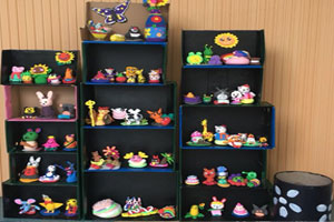 幼儿园黏土作品展示柜图片