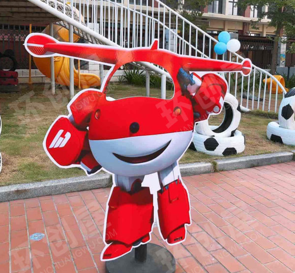 幼儿园户外开学典礼有趣的喷绘卡通人物图片